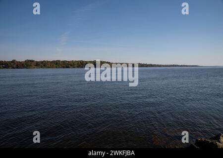 Long-Sault Bridge, Pont du Long-Saul, überquert den Ottawa River bei Grenville, Quebec und Hawkesbury Ontario Stockfoto