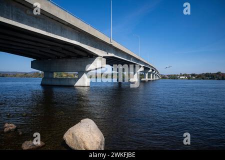 Long-Sault Bridge, Pont du Long-Saul, überquert den Ottawa River bei Grenville, Quebec und Hawkesbury Ontario Stockfoto