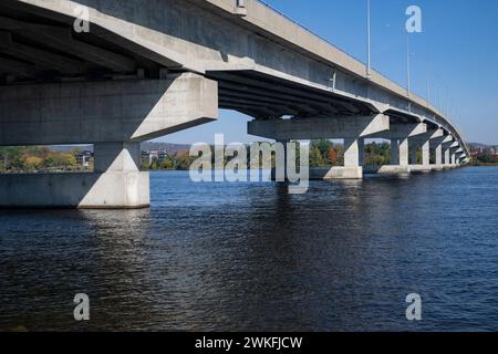 Long-Sault Bridge, Pont du Long-Saul, überquert den Ottawa River bei Grenville, Quebec und Hawkesbury Ontario Stockfoto