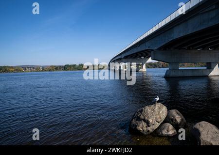 Long-Sault Bridge, Pont du Long-Saul, überquert den Ottawa River bei Grenville, Quebec und Hawkesbury Ontario Stockfoto