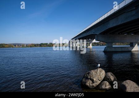 Long-Sault Bridge, Pont du Long-Saul, überquert den Ottawa River bei Grenville, Quebec und Hawkesbury Ontario Stockfoto