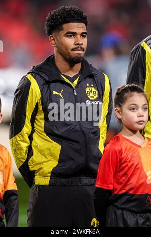 Eindhoven, Niederlande. Februar 2024. EINDHOVEN, NIEDERLANDE - 20. FEBRUAR: Ian Maatsen von Borussia Dortmund trifft beim ersten Spiel der UEFA Champions League zwischen PSV und Borussia Dortmund im Philips Stadion am 20. Februar 2024 in Eindhoven, Niederlande. (Foto von Peter Lous/Orange Pictures) Credit: Orange Pics BV/Alamy Live News Stockfoto