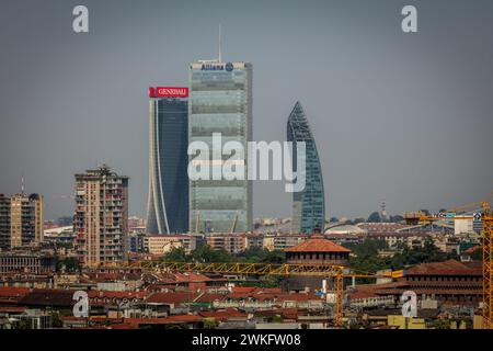 Drei Türme entstehen im Mailänder Stadtteil CityLife, auch bekannt als Tre Torri. Die Wolkenkratzer sind von Generali, Allianz und PWC-Büros besetzt. Italien. Stockfoto