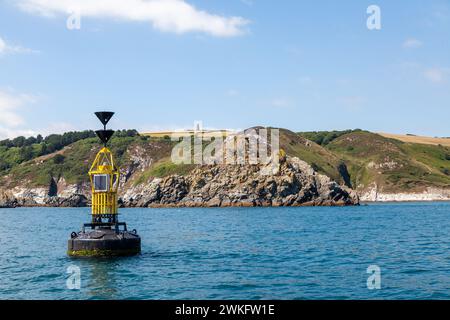 Kingswear Daymark auf dem Hügel mit Blick auf Dartmouth. Stockfoto