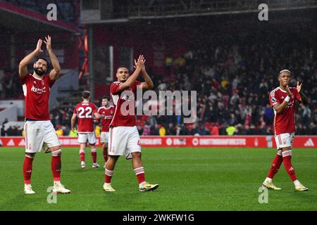 Felipe, Murillo und Danilo aus Nottingham Forest feiern den Sieg beim Premier League-Spiel zwischen Nottingham Forest und West Ham United am Samstag, den 17. Februar 2024. (Foto: Jon Hobley | MI News) Credit: MI News & Sport /Alamy Live News Stockfoto