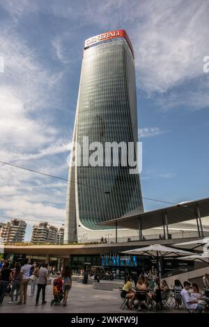 Der Generali Tower ist ein von der Architektin Zaha Hadid entworfener Wolkenkratzer in einem Geschäftsviertel, das als CityLife in Mailand bekannt ist. Italien. Stockfoto