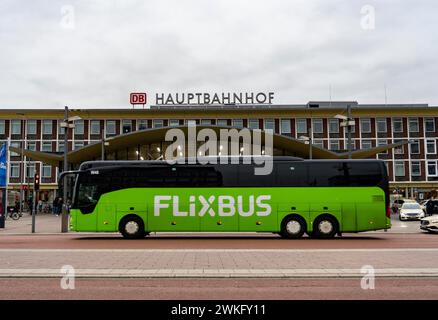 Bochum Hauptbahnhof, Bahnhofshalle, Flixbus, Fernbusverbindungen, NRW, Deutschland, Stockfoto