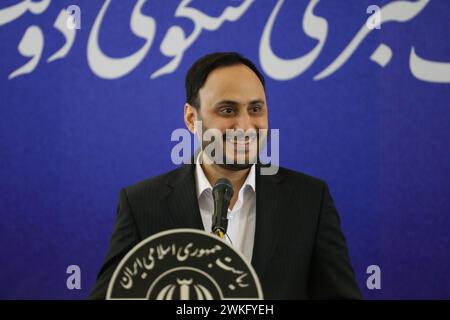 Teheran, Iran. Februar 2024. Der iranische Regierungssprecher ALI BAHADORI JAHROMI spricht während einer Pressekonferenz auf der 24. Iran Media Expo in Teheran. (Kreditbild: © Rouzbeh Fouladi/ZUMA Press Wire) NUR REDAKTIONELLE VERWENDUNG! Nicht für kommerzielle ZWECKE! Stockfoto