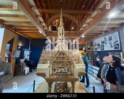 © Cédric Hermel/Radio France/Maxppp - Cédric Hermel/Radio France/Maxppp, 18.02.2024Réplique en miniature de la cathédrale Notre-Dame Exposée à Limoges (Haute-Vienne). Limoges, Frankreich, 18. februar 2024 Ein Modell der Notre-Dame de Paris, ausgestellt in Limoges Dies sind zwei echte hölzerne Meisterwerke im Maßstab 1:20 von Notre-Dame de Paris, die Sie bis zum 11. April 2024 im Musée des Compagnons beobachten können. Der eine bietet einen Rahmen für den Dom mit seinen Aposteln und ist mehr als vier Meter hoch, der andere stellt die Fassade und die Schiffe dar. *** Örtlicher Titel *** Frankreich Bleu Limousin Stockfoto