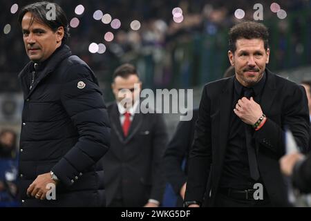 Simone Inzaghi, Cheftrainer des FC Inter, und Diego Simeone, Cheftrainer des Club Atletico de Madrid, während des UEFA Champions League-Spiels zwischen Inter FC Internazionale und Club Atletico de Madrid am 20. Februar 2024 im Giuseppe Meazza San Siro Siro-Stadion in Mailand. Foto: Tiziano Ballabio Stockfoto