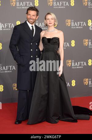 Foto muss gutgeschrieben werden ©Alpha Press 078237 18/02/2024 Bradley Cooper und Carey Mulligan bei den EE BAFTA Film Awards 2024 in London Stockfoto