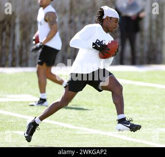 Metairie, USA. Februar 2024. Running Back Darran Butts (Hampton University) holt sich am Montag, den 19. Februar 2024, einen Pass beim HBCU Legacy Bowl NFL Combine im New Orleans Saints Ochsner Sports Performance Center in Metairie, Louisiana. (Foto: Peter G. Forest/SIPA USA) Credit: SIPA USA/Alamy Live News Stockfoto