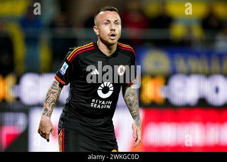 Frosinone, Italien. Februar 2024. Angelino von AS Roma während des Serie A TIM Spiels zwischen Frosinone Calcio und AS Roma im Stadio Benito Stirpe am 18. Februar 2024 in Frosinone, Italien. Quelle: Giuseppe Maffia/Alamy Live News Stockfoto