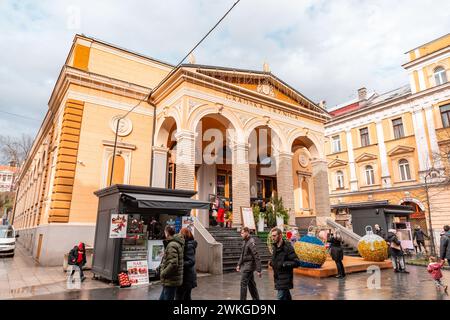 Sarajevo - Bosnien und Herzegowina - 11. Februar 2024: Markale ist der überdachte Lebensmittelmarkt in Sarajevo. Markale wurde zum Nationaldenkmal Bosniens erklärt Stockfoto