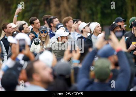 Am 17. Februar 2024 trifft Rory McIlroy einen Abschlag während der dritten Runde des Genesis Invitational im Riviera Country Club in Pacific Palisades, CA. Charles Baus/CSM Stockfoto