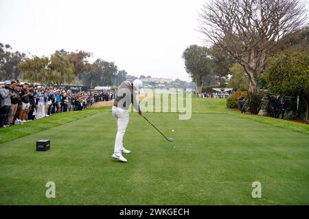 Am 17. Februar 2024 trifft Rory McIlroy einen Abschlag während der dritten Runde des Genesis Invitational im Riviera Country Club in Pacific Palisades, CA. Charles Baus/CSM Stockfoto