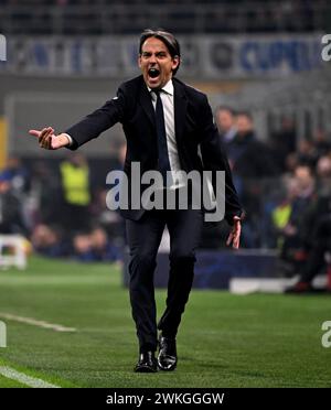 Mailand. Februar 2024. Inter Mailand-Cheftrainer Simone Inzaghi gibt beim Achtelfinale der UEFA Champions League am 20. Februar 2024 im 1. Legspiel zwischen Inter Mailand und Atletico Madrid in Mailand, Italien. Quelle: Alberto Lingria/Xinhua/Alamy Live News Stockfoto