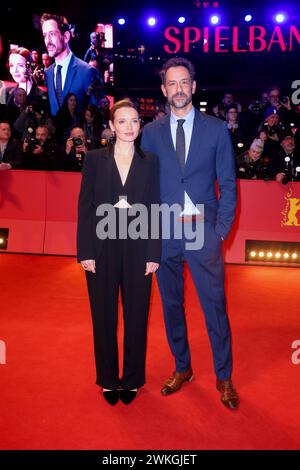 Ehrenbär Berlinale Karoline Herfurth und Christopher Doll auf dem roten Teppich des Eherenbären für Martin Scorsese im Berlinale Palast anlässlich der 74. Internationale Filmfestspiele Berlin am 20.02.2024 . *** Ehrenbär Berlinale Karoline Herfurth und Christopher Puppe auf dem roten Teppich des Ehrenbären für Martin Scorsese im Berlinale Palast anlässlich der 74. Internationalen Filmfestspiele Berlin am 20 02 2024 Copyright: XEventpressxKochanx Stockfoto