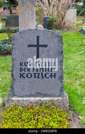 Der Loschwitz-Friedhof ist neben dem stillgelegten Kirchenfriedhof die zweite Grabstätte im Dresdner Stadtteil Loschwitz, die heute noch genutzt wird Stockfoto