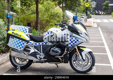 Sydney Australia Police Motorrad, BMW R1250, parkte vor der Polizeiwache im South Eveleigh Geschäftsviertel, Sydney, NSW, Australien Stockfoto