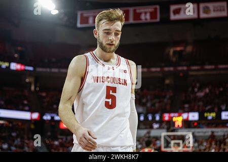 Madison, WI, USA. Februar 2024. Wisconsin Badgers Stürmer Tyler Wahl (5) während des NCAA-Basketballspiels zwischen den Maryland Terrapins und den Wisconsin Badgers im Kohl Center in Madison, WI. Darren Lee/CSM/Alamy Live News Stockfoto