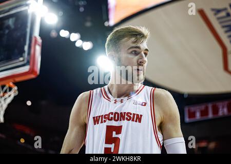 Madison, WI, USA. Februar 2024. Wisconsin Badgers Stürmer Tyler Wahl (5) während des NCAA-Basketballspiels zwischen den Maryland Terrapins und den Wisconsin Badgers im Kohl Center in Madison, WI. Darren Lee/CSM/Alamy Live News Stockfoto