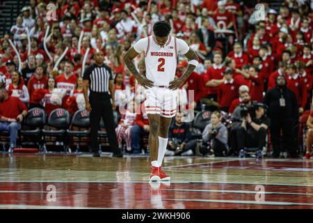 Madison, WI, USA. Februar 2024. Wisconsin Badgers schützen AJ Storr (2) während des NCAA-Basketballspiels zwischen den Maryland Terrapins und den Wisconsin Badgers im Kohl Center in Madison, WI. Darren Lee/CSM/Alamy Live News Stockfoto