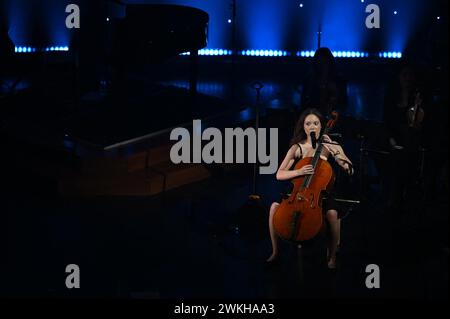 Paris, Frankreich. Februar 2024. Der isländische Singer-Songwriter und Plattenproduzent Laufey tritt am 20. Februar 2024 im Trianon in Paris auf. Foto: Christophe Meng/ABACAPRESS.COM Credit: Abaca Press/Alamy Live News Stockfoto