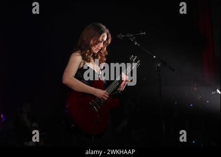 Paris, Frankreich. Februar 2024. Der isländische Singer-Songwriter und Plattenproduzent Laufey tritt am 20. Februar 2024 im Trianon in Paris auf. Foto: Christophe Meng/ABACAPRESS.COM Credit: Abaca Press/Alamy Live News Stockfoto