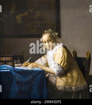 A LADY WRITING (CA. 1665) JOHANNES VERMEER (1632–1675) NATIONAL GALLERY OF ART WASHINGTON DC USA Stockfoto