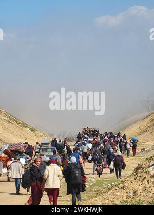 Rafah, Palästina. Januar 2024. Der Exodus palästinensischer Flüchtlinge in die Stadt Rafah im südlichen Gazastreifen nach Beginn der militärischen Operation der israelischen Armee in der Stadt Khan Yunis im südlichen Gazastreifen, 21. Februar 2024. Foto: Habboub Ramez/ABACAPRESS.COM Credit: Abaca Press/Alamy Live News Stockfoto