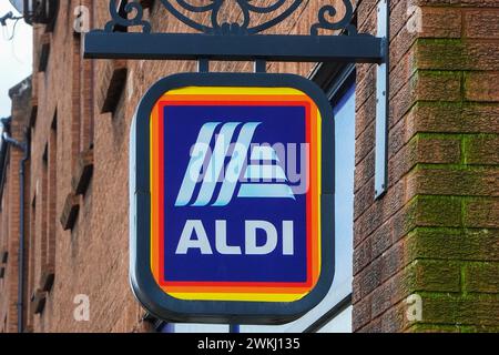 Hängeschild für ALDI-Supermarkt. Ayr, Großbritannien Stockfoto