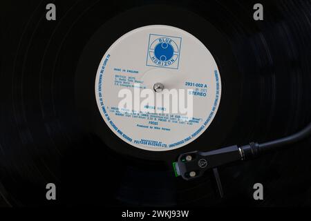 Focus Moving Waves Vinyl Album LP mit Tonarm, Kartusche, Kopfschale und Stift auf Plattenspieler - 1971 Stockfoto