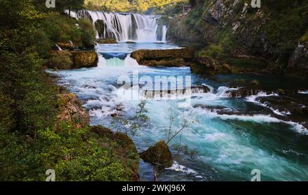 Wasserfall, Strbacki Buk, Fluss, Flussufer, Una Nationalpark, Bosnien, Bihac, Paradies, Naturschönheit, Una Fluss, schöner Wasserfall Nationalpark Una Stockfoto