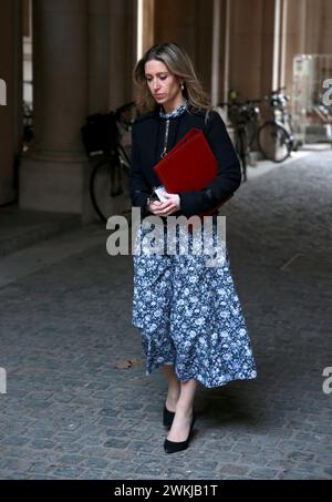 London, Großbritannien. Februar 2024. Laura Trott, Chief Secretary of the Treasury of the United Kingdom, kommt vor einer Kabinettssitzung in London in die Downing Street. Quelle: SOPA Images Limited/Alamy Live News Stockfoto