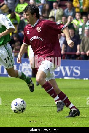 HEARTS V HIBS, TYNECASTLE, 21/5/00. Herzen Darren Jackson. Stockfoto