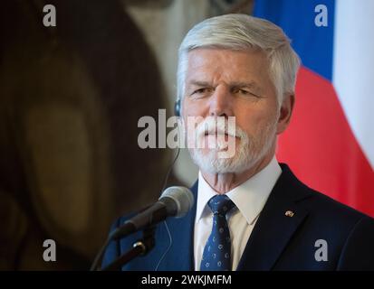 Prag, Tschechische Republik. Februar 2024. Der tschechische Präsident Petr Pavel (Foto) trifft den angolanischen Präsidenten Joao Lourenco am 21. Februar 2024 auf der Prager Burg in der Tschechischen Republik. Quelle: Michaela Rihova/CTK Photo/Alamy Live News Stockfoto