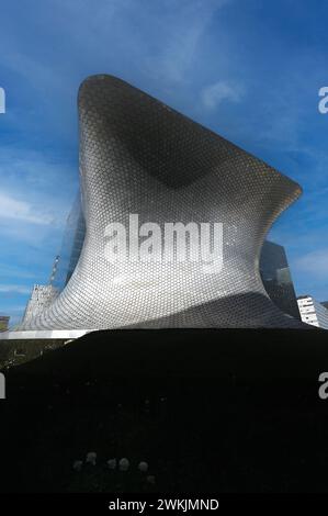 Das Museo Soumaya Kunstmuseum, das von dem Milliardär Calos Slim im Polanco-Viertel von Mexiko-Stadt erbaut wurde Stockfoto