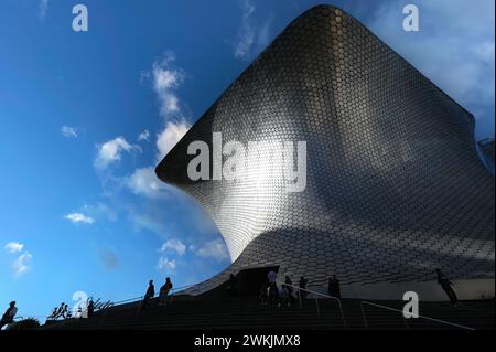 Das Museo Soumaya Kunstmuseum, das von dem Milliardär Calos Slim im Polanco-Viertel von Mexiko-Stadt erbaut wurde Stockfoto