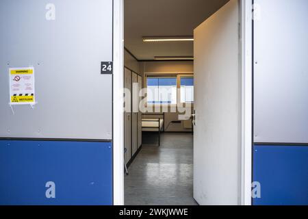 BIDDINGHUIZEN - temporärer Empfangsort in Biddinghuizen auf dem Veranstaltungsort Walibi Holland. Der temporäre Aufenthaltsort in Biddinghuizen beherbergt zweihundertvierzig zusätzliche Asylbewerber aus Ter Apel. ANP JILMER POSTMA niederlande aus - belgien aus Stockfoto