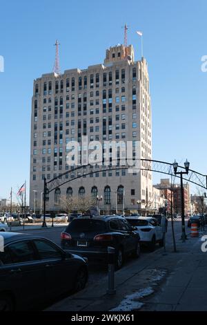 Saginaw Street im Zentrum von Flint Michigan, mit dem Gebäude der Charles Stewart Mott Foundation Stockfoto