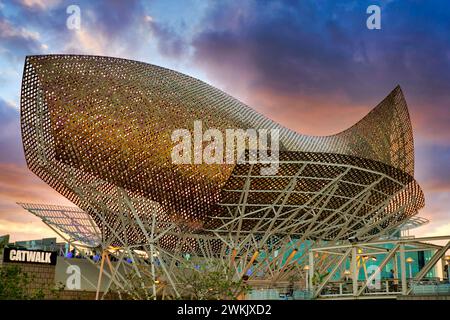 Frank O. Gehrys goldener Fisch Skulptur, Port Olimpic, Barcelona, Katalonien, Spanien, Europa Stockfoto