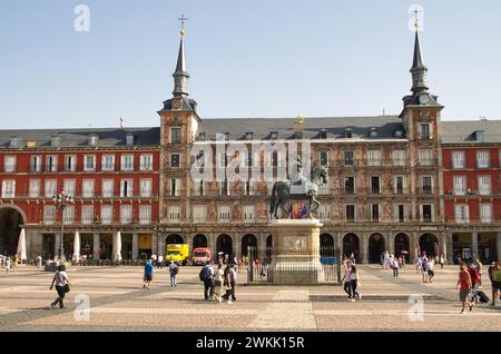 Madrid, Spanien - 27. Juni 2018: Ein Blick auf einen beliebten Plaza Mayor, auch bekannt als Madrid Central Square in Madrid, Spanien Stockfoto