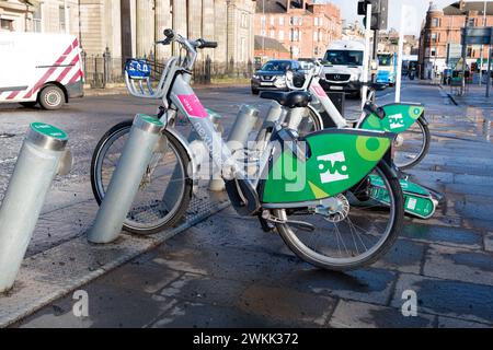 Glasgow Schottland: 12. Februar 2024: NEX Bikes für das Stadtzentrum von hite Glasgow umweltfreundliche Radtour durch die Stadt Stockfoto