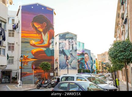 Wandmalereien an den Fassaden von Wohngebieten in Fuengirola, Costa del Sol, Andalusien, Spanien. Stockfoto