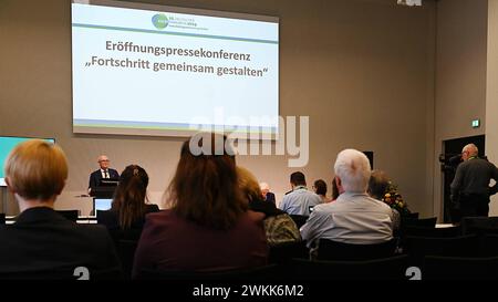 36. Deutscher Krebskongress 21. bis 24. Februar 2024 - Eröffnung, Eröffnungs-Pressekonferenz Eröffnungspressekonferenz am 36. Deutscher Krebskongress 21.02. - 24.02.2024. Es spricht Kongresspräsident Professor Dr. Reinhard Büttner li. Kongresspräsident Deutscher Krebskongress 2024 Berlin Berlin / Brandenburg Deutschland Berlin City Cube *** 36 Deutscher Krebskongress 21. Bis 24. Februar 2024 Eröffnung, Eröffnungs-Pressekonferenz Eröffnungs-Pressekonferenz auf dem Deutschen Krebskongress 36 21 02 24 02 2024 spricht folgendes Stockfoto