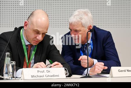 36. Deutscher Krebskongress 21. bis 24. Februar 2024 - Eröffnung, Eröffnungs-Pressekonferenz Eröffnungspressekonferenz am 36. Deutscher Krebskongress 21.02. - 24.02.2024. Es sprechen Prof. Dr. Michael Ghadimi, Präsident der Deutschen Krebsgesellschaft e.V. li. Und Gerd Nettkekoven Vorstandsvorsitzender der Stiftung Deutsche Krebshilfe re.. Berlin Berlin / Brandenburg Deutschland Berlin City Cube *** 36 Deutscher Krebskongress 21. Bis 24. Februar 2024 Eröffnung, Eröffnung Pressekonferenz Eröffnung Pressekonferenz auf dem Deutschen Krebskongress 36 21 02 24 02 2024 Referenten Prof Dr. Michael Ghadimi, Pre Stockfoto