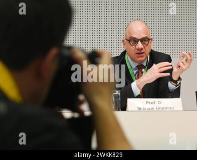 36. Deutscher Krebskongress 21. bis 24. Februar 2024 - Eröffnung, Eröffnungs-Pressekonferenz Eröffnungspressekonferenz am 36. Deutscher Krebskongress 21.02. - 24.02.2024. Es spricht rof. Dr. Michael Ghadimi, Präsident Deutsche Krebsgesellschaft e. V. Berlin / Brandenburg Deutschland Berlin City Cube *** 36 Deutscher Krebskongress 21. Bis 24. Februar 2024 Eröffnung, Eröffnungspressekonferenz Eröffnungspressekonferenz auf dem Deutschen Krebskongress 36 21 02 24 02 2024 Vortrag rof Dr. Michael Ghadimi, Präsident der Deutschen Krebsgesellschaft e V Berlin Berlin Brandenburg Deutschland Berlin City Cube Stockfoto