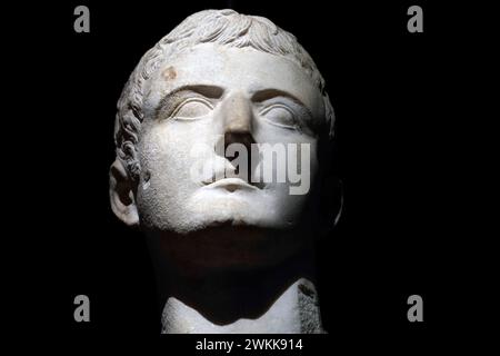 ISTANBUL, TÜRKEI - 7. JANUAR 2024 - Archäologisches Museum Istanbul. Kaiser Tiberius Stockfoto