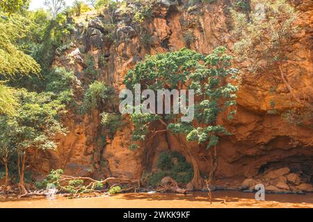 Malerischer Blick auf den Makalia Wasserfall im Lake Nakuru Nationalpark in Kenia Stockfoto